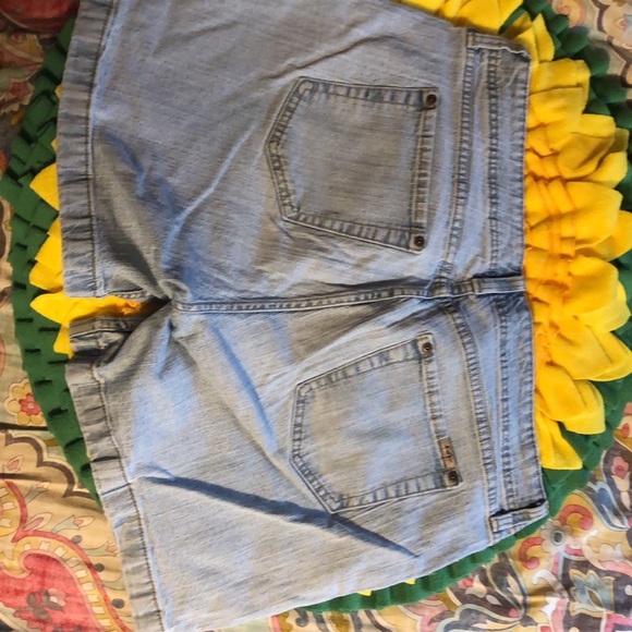 Levi Strauss Jean Shorts - Picture 8 of 10